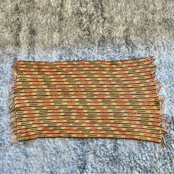 Vintage 70’s Small Crocheted Throw Blanket - Picture 3 of 3